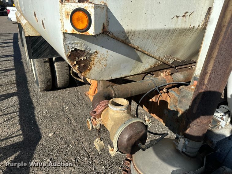 image for item EH5353 1980 Mack water truck