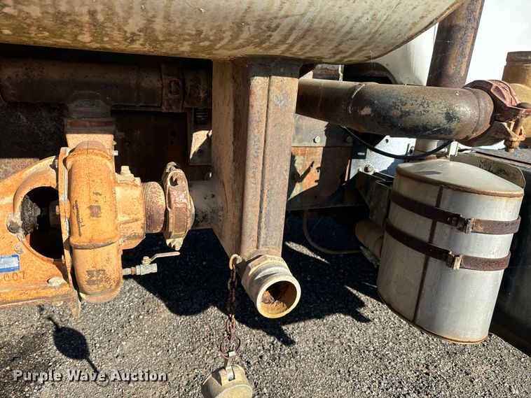 image for item EH5353 1980 Mack water truck