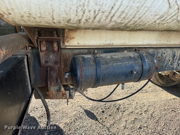 image for item EH5353 1980 Mack water truck