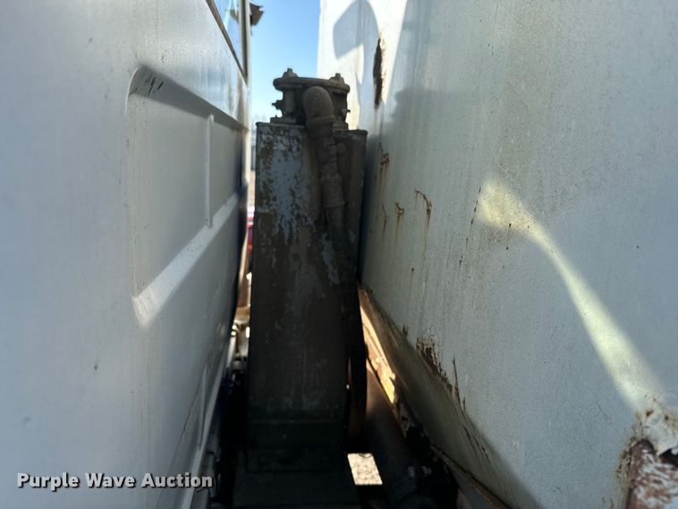 image for item EH5353 1980 Mack water truck