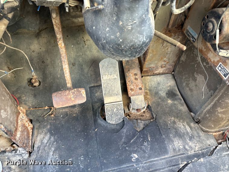 image for item EH5353 1980 Mack water truck