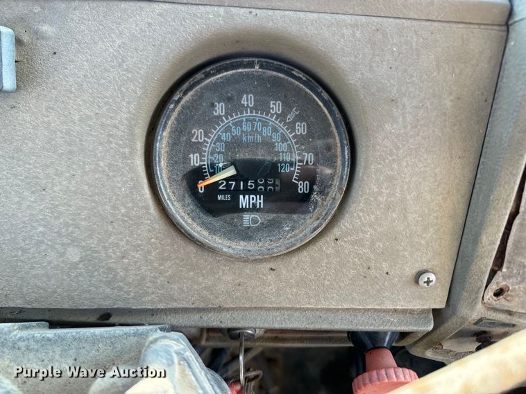 image for item EH5353 1980 Mack water truck