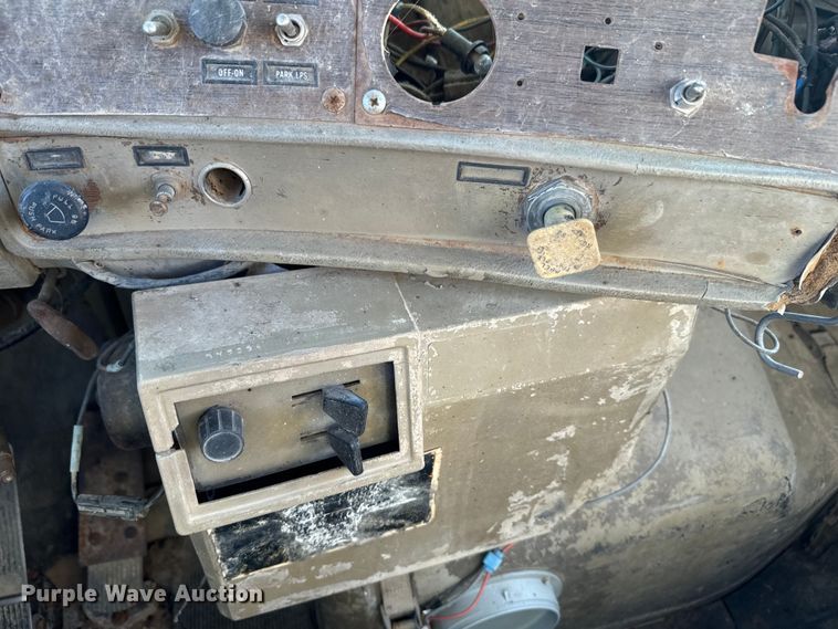 image for item EH5353 1980 Mack water truck