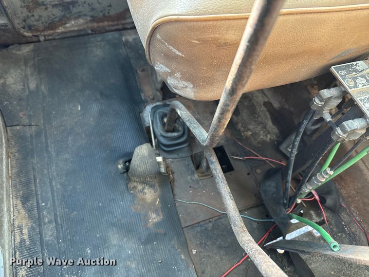 image for item EH5353 1980 Mack water truck