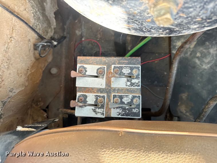 image for item EH5353 1980 Mack water truck