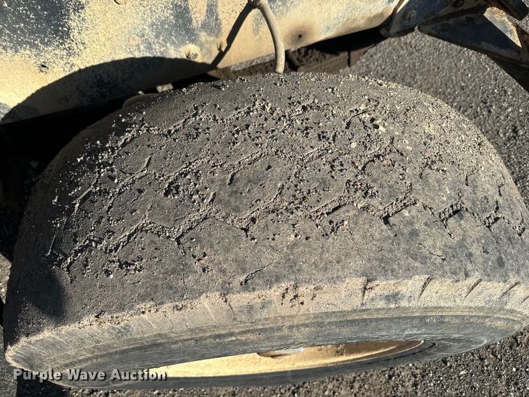 image for item EH5353 1980 Mack water truck