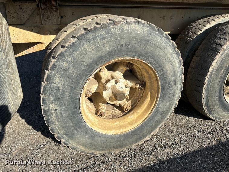 image for item EH5353 1980 Mack water truck