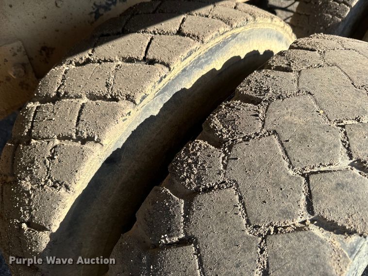 image for item EH5353 1980 Mack water truck