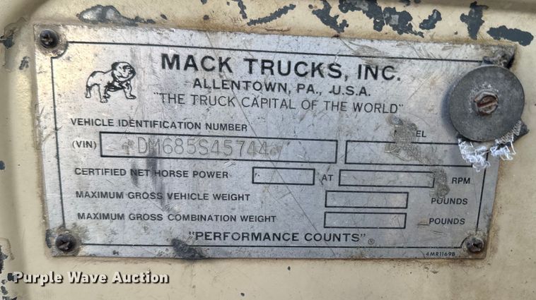 image for item EH5353 1980 Mack water truck