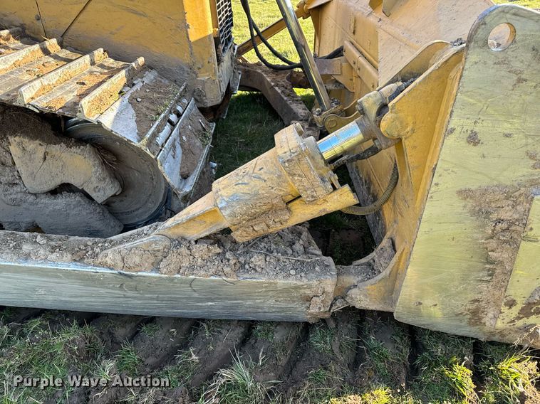 image for item EH6607 2005 Caterpillar D6R XW dozer