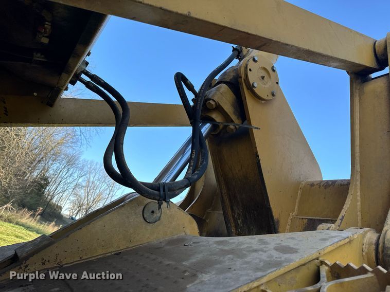 image for item EH6607 2005 Caterpillar D6R XW dozer