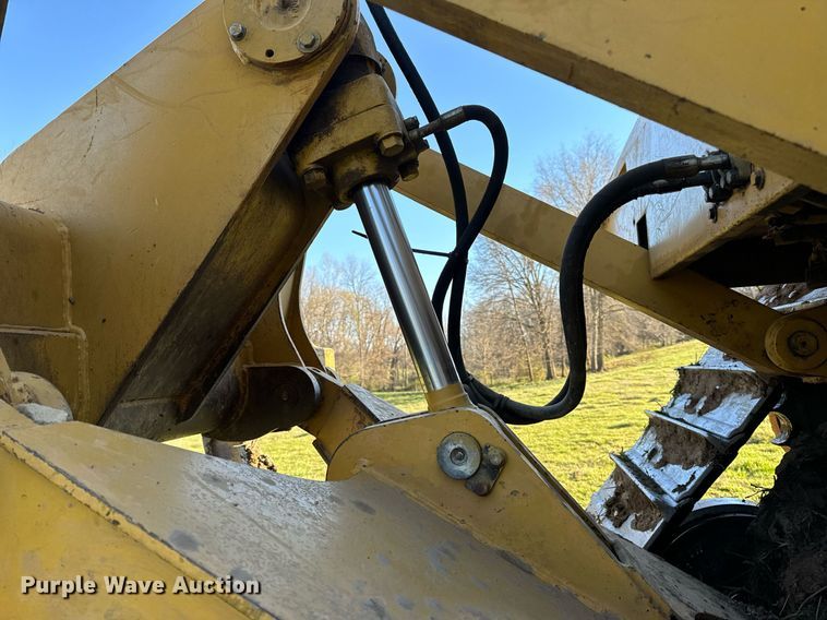 image for item EH6607 2005 Caterpillar D6R XW dozer