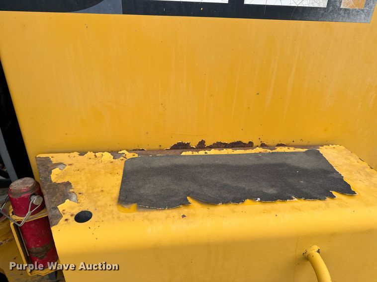 image for item EH6608 2008 John Deere 872D motor grader