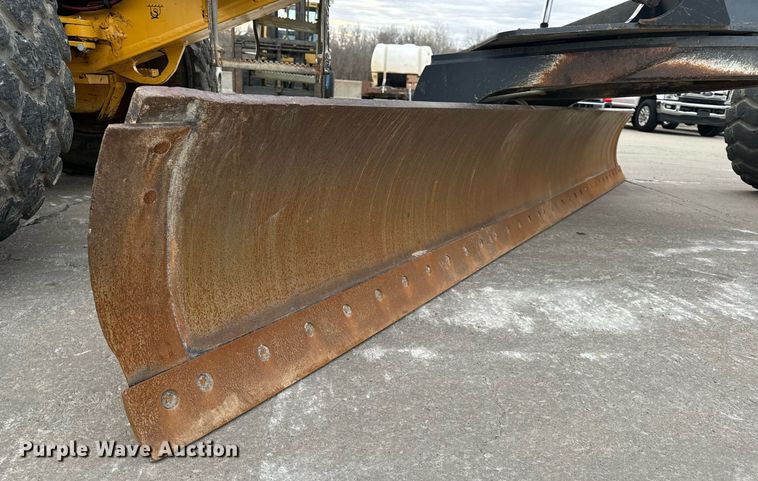 image for item EH6608 2008 John Deere 872D motor grader