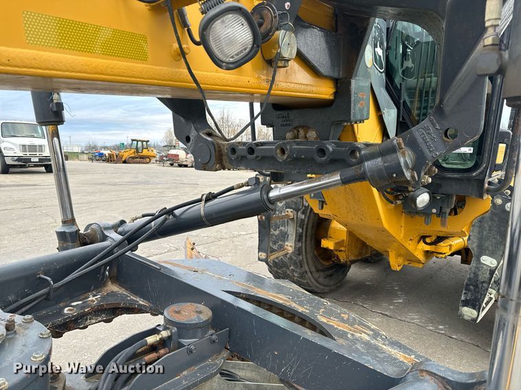 image for item EH6608 2008 John Deere 872D motor grader