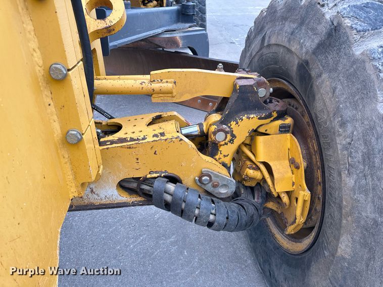 image for item EH6608 2008 John Deere 872D motor grader