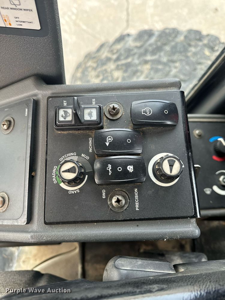 image for item EH6608 2008 John Deere 872D motor grader