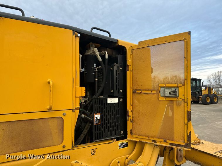 image for item EH6608 2008 John Deere 872D motor grader