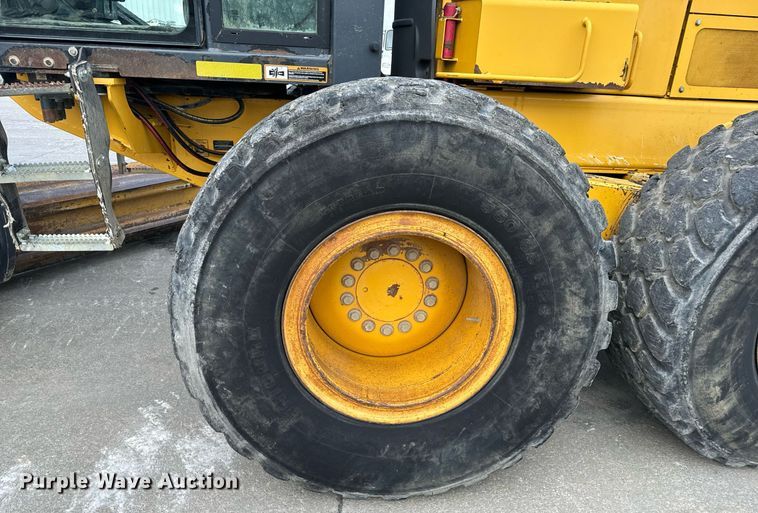 image for item EH6608 2008 John Deere 872D motor grader