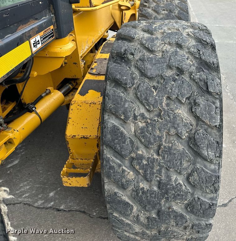 image for item EH6608 2008 John Deere 872D motor grader