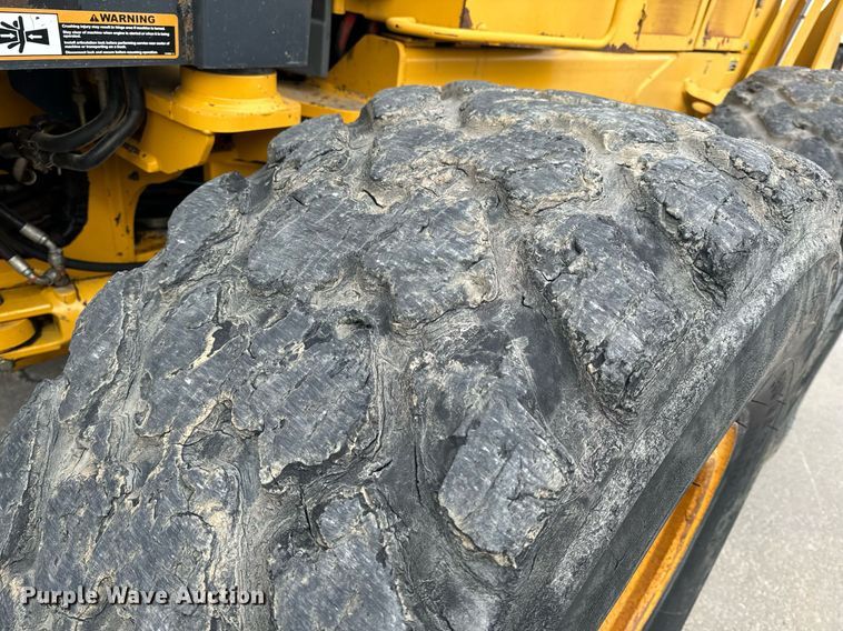 image for item EH6608 2008 John Deere 872D motor grader