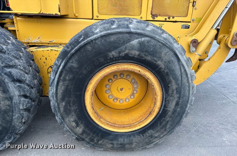 image for item EH6608 2008 John Deere 872D motor grader