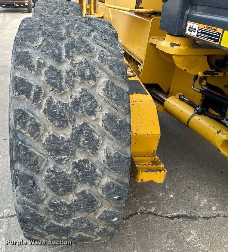 image for item EH6608 2008 John Deere 872D motor grader