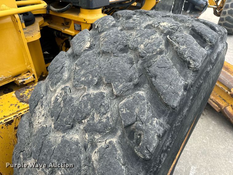 image for item EH6608 2008 John Deere 872D motor grader