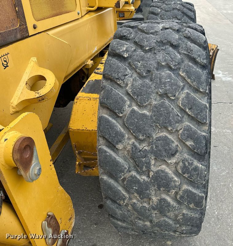 image for item EH6608 2008 John Deere 872D motor grader