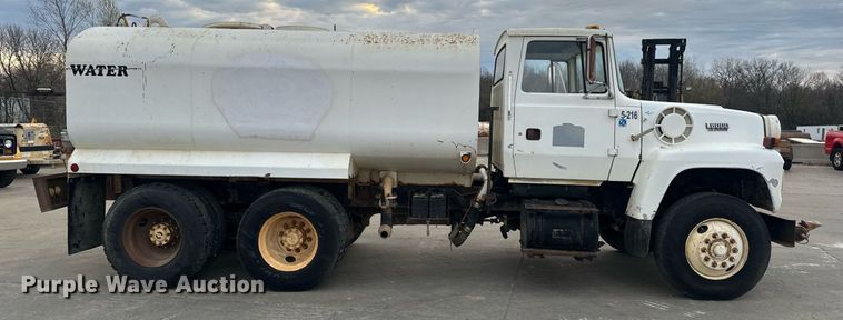 image for item EH6609 1993 Ford L8000 water truck