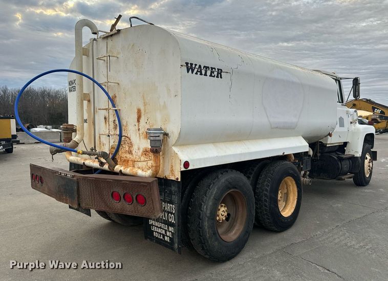image for item EH6609 1993 Ford L8000 water truck