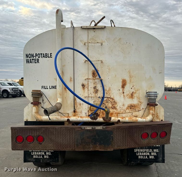 image for item EH6609 1993 Ford L8000 water truck