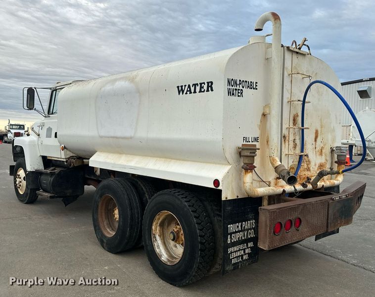 image for item EH6609 1993 Ford L8000 water truck