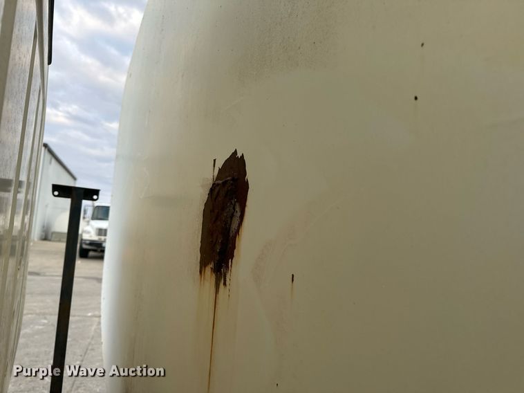 image for item EH6609 1993 Ford L8000 water truck