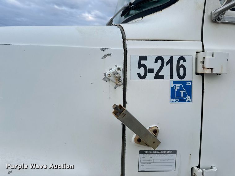 image for item EH6609 1993 Ford L8000 water truck