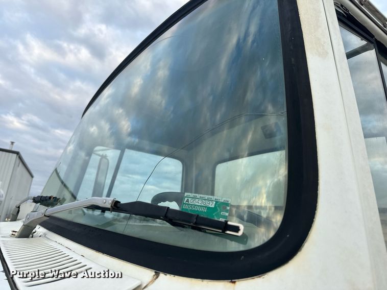 image for item EH6609 1993 Ford L8000 water truck