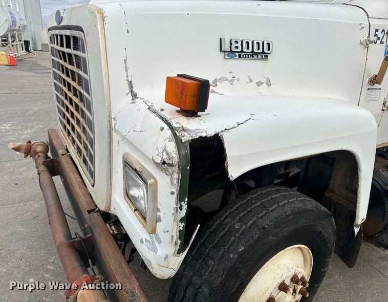 image for item EH6609 1993 Ford L8000 water truck