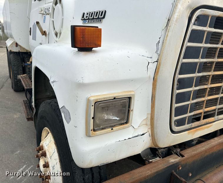 image for item EH6609 1993 Ford L8000 water truck