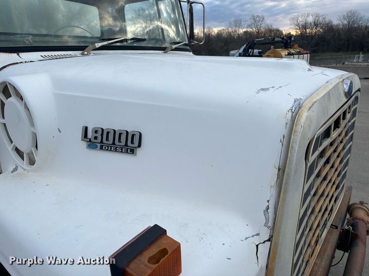 image for item EH6609 1993 Ford L8000 water truck