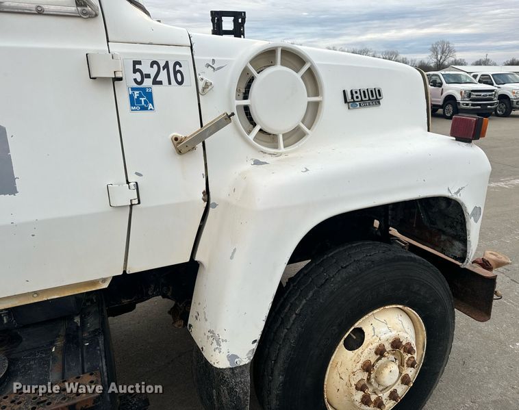 image for item EH6609 1993 Ford L8000 water truck