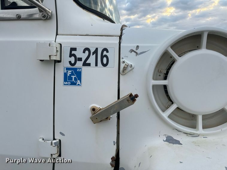 image for item EH6609 1993 Ford L8000 water truck