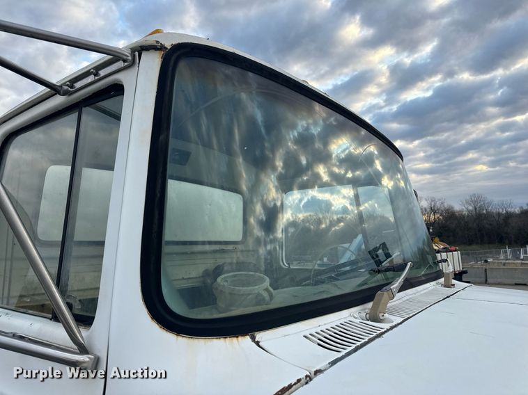 image for item EH6609 1993 Ford L8000 water truck