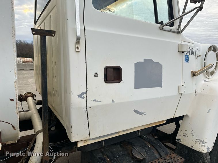 image for item EH6609 1993 Ford L8000 water truck