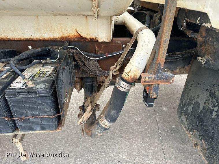 image for item EH6609 1993 Ford L8000 water truck