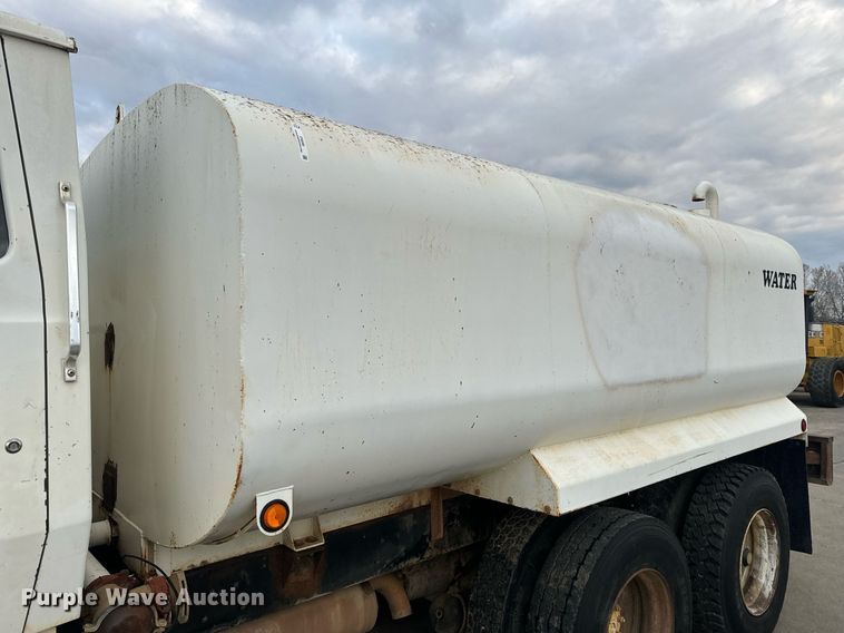 image for item EH6609 1993 Ford L8000 water truck