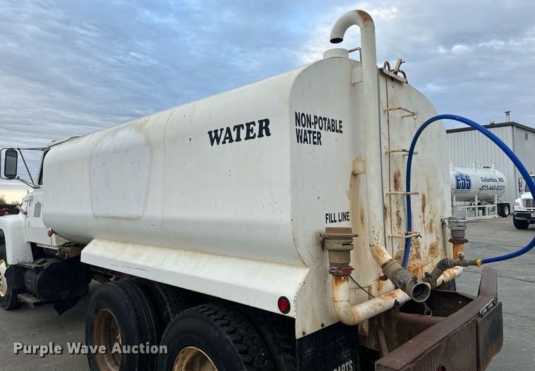 image for item EH6609 1993 Ford L8000 water truck
