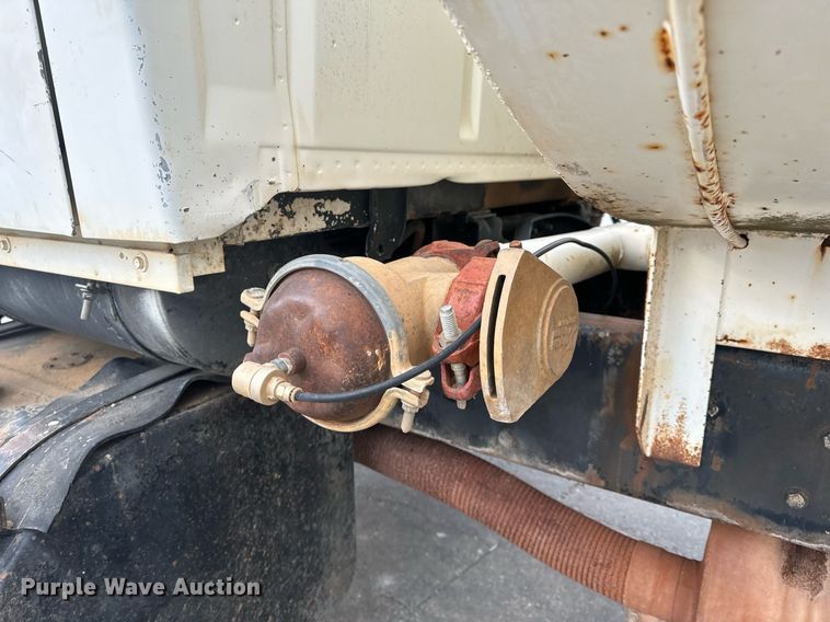 image for item EH6609 1993 Ford L8000 water truck