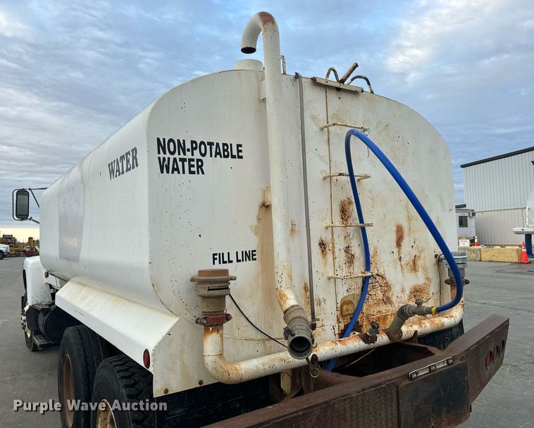 image for item EH6609 1993 Ford L8000 water truck