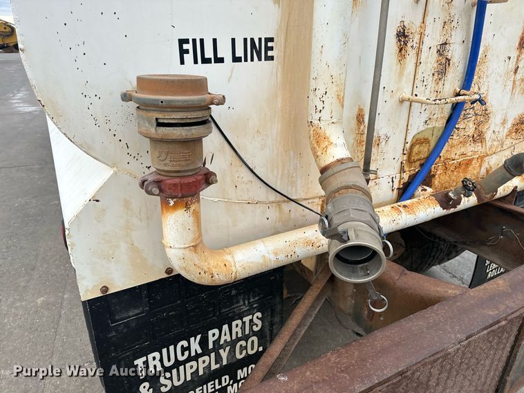 image for item EH6609 1993 Ford L8000 water truck