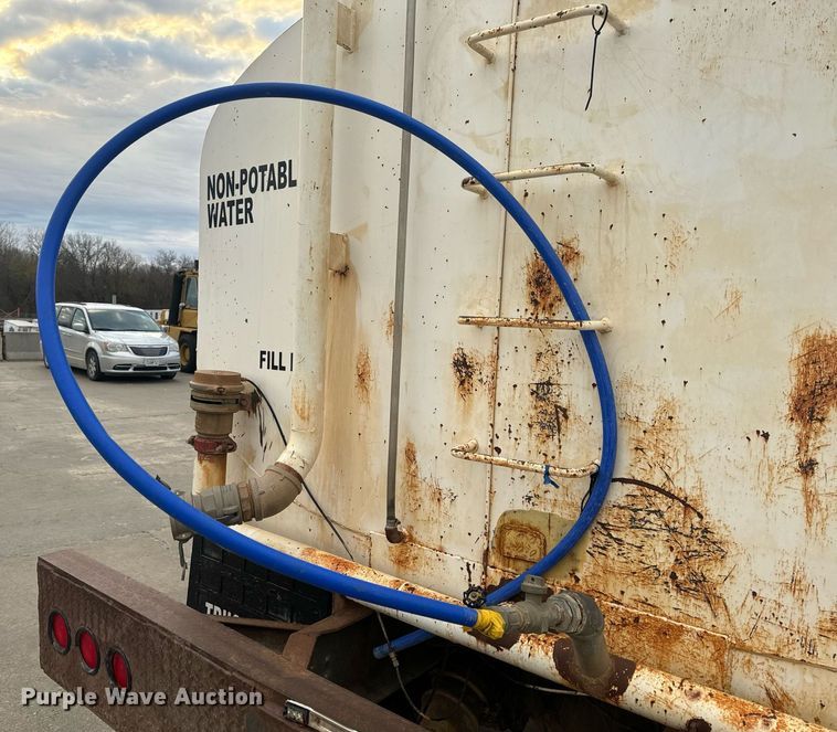 image for item EH6609 1993 Ford L8000 water truck